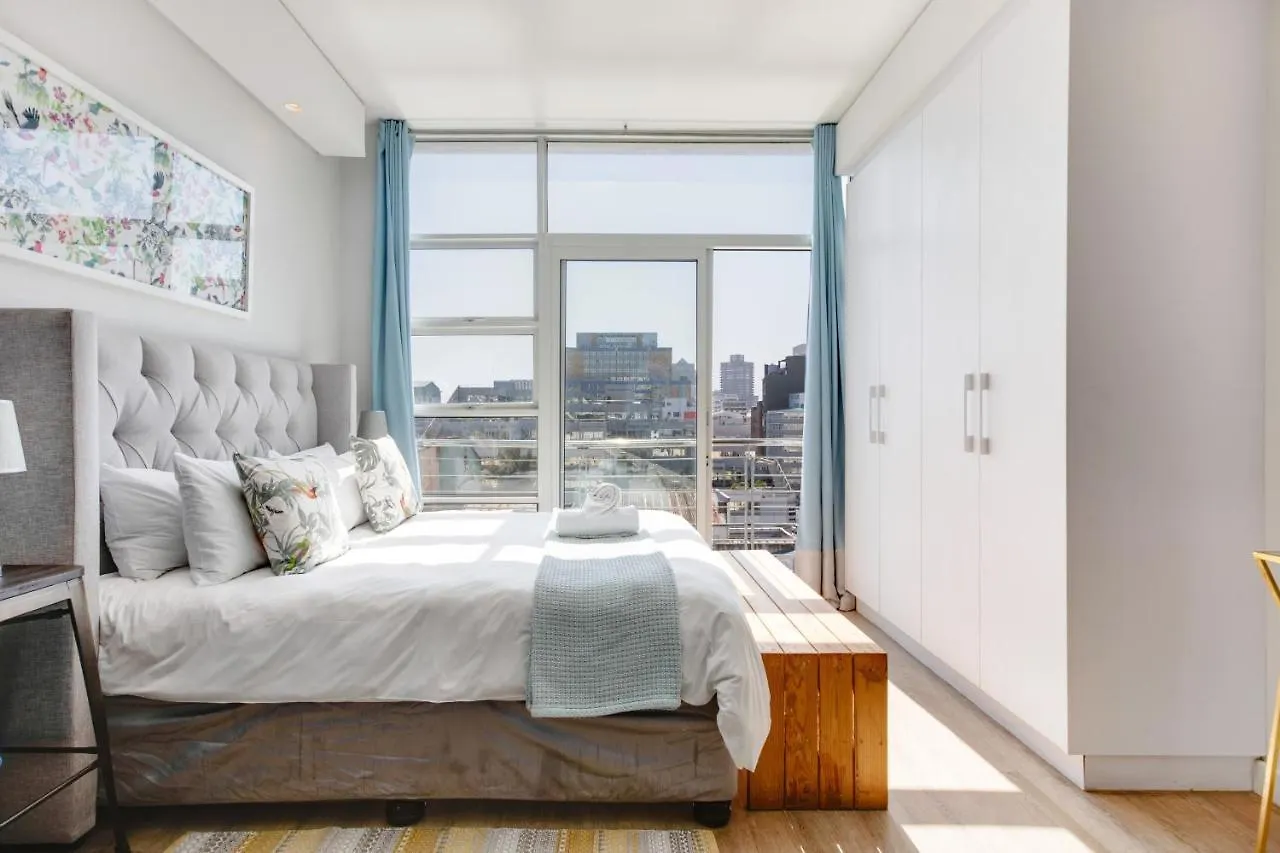 Backup-Power Eclectic Blue City View Apartment Cape Town