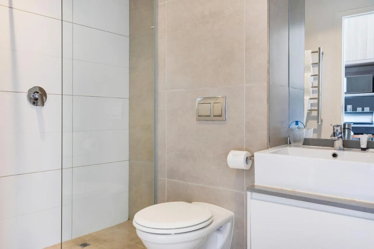 Backup-Power Eclectic Blue City View Apartment Cape Town