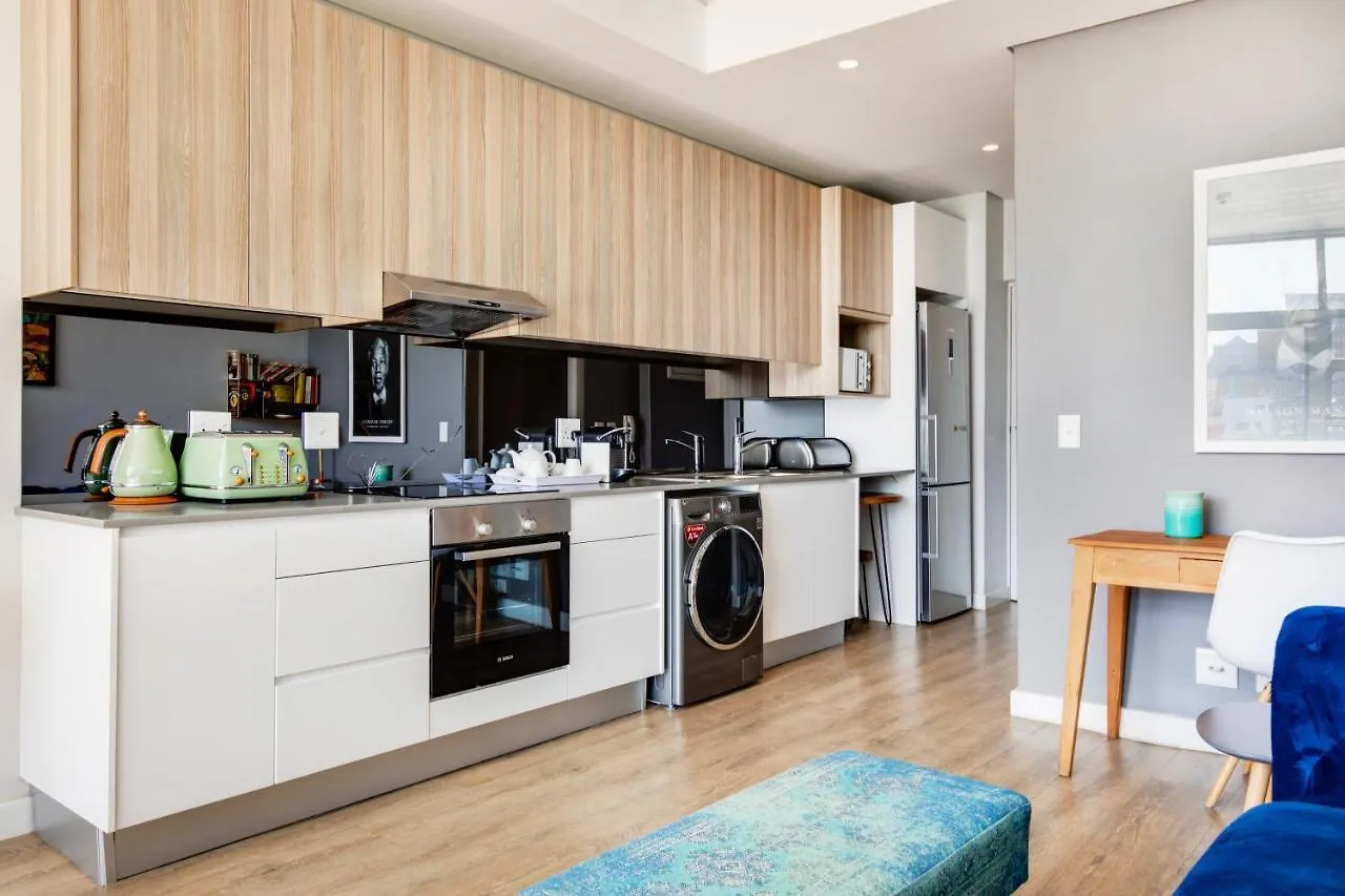 Backup-Power Eclectic Blue City View Apartment Cape Town