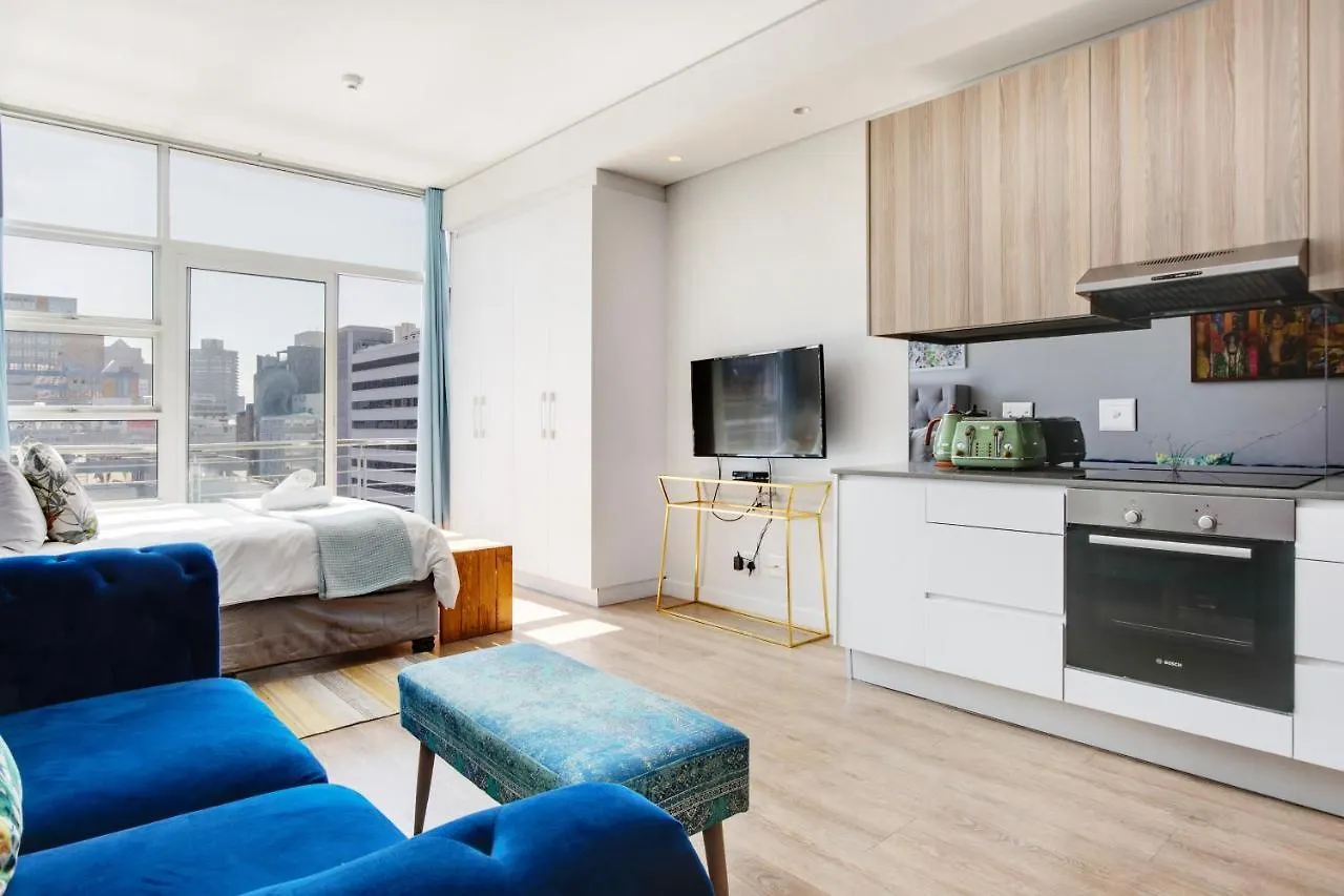 Backup-Power Eclectic Blue City View Apartment Cape Town 0*,