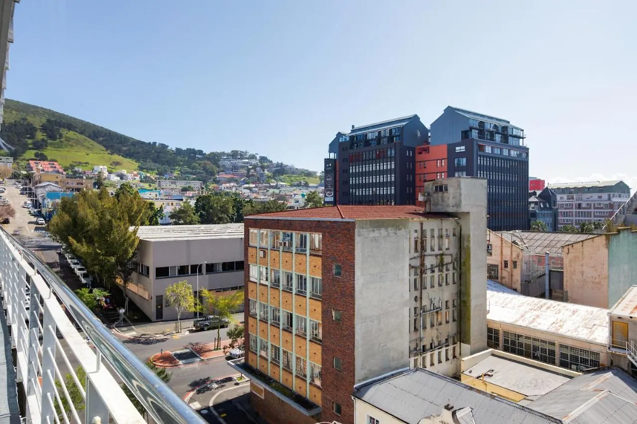 Backup-Power Eclectic Blue City View Apartment Cape Town