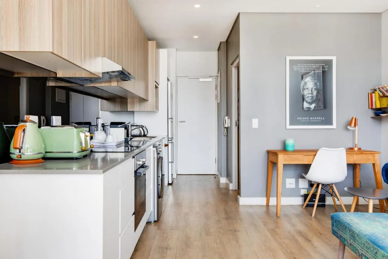 Backup-Power Eclectic Blue City View Apartment Cape Town South Africa