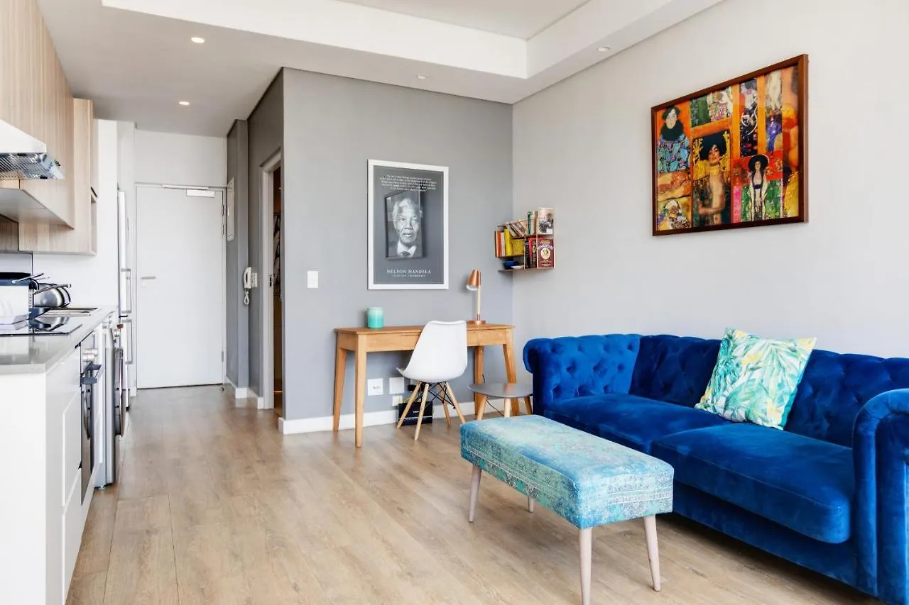 Backup-Power Eclectic Blue City View Apartment Cape Town