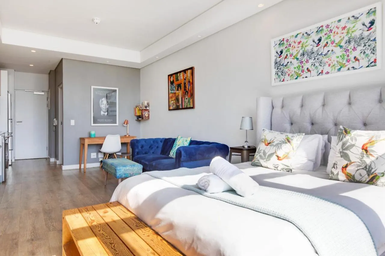 Backup-Power Eclectic Blue City View Apartment Cape Town 0*,  South Africa