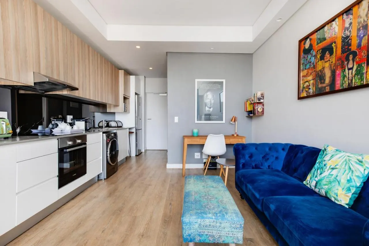 Backup-Power Eclectic Blue City View Apartment Cape Town South Africa